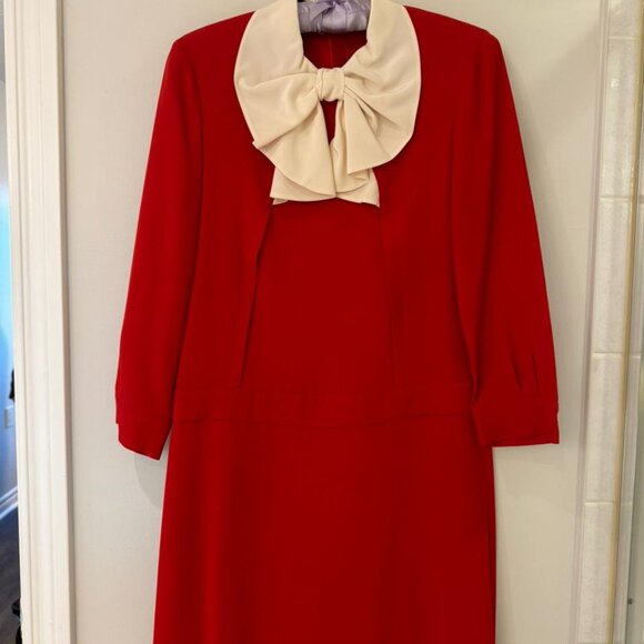 Boutique Moschino Red Dress with a White Bow Collar - NEVER WORN - brand new - Picture 2 of 7